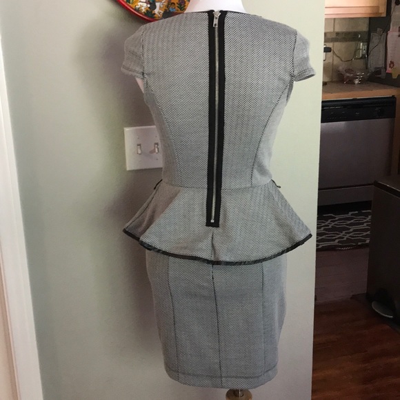 🛑SOLD🛑Peplum dress - Picture 4 of 4